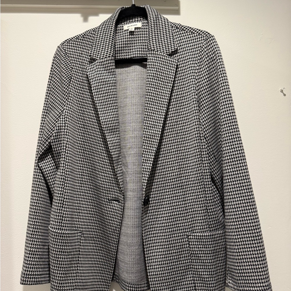 Max Studio Black and White Houndstooth Blazer